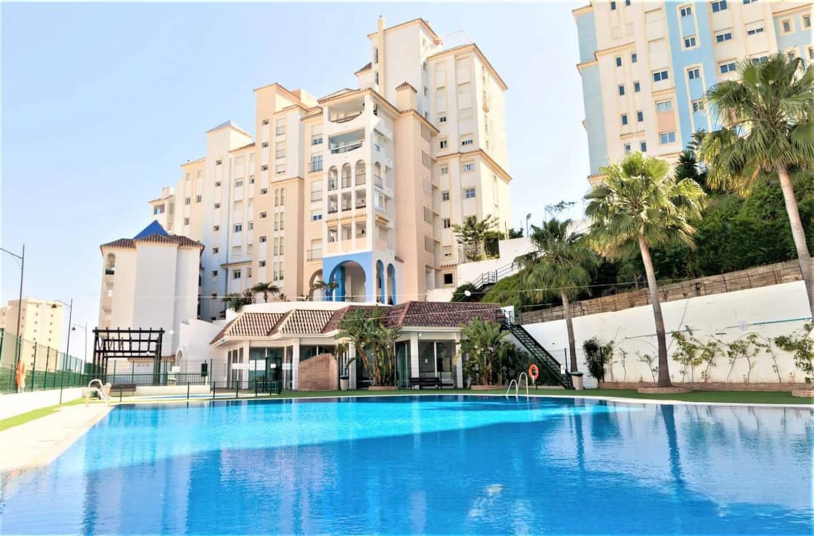 3 bedroom Apartment for sale in Estepona with pool garage - € 630,000 (Ref: 9540900)