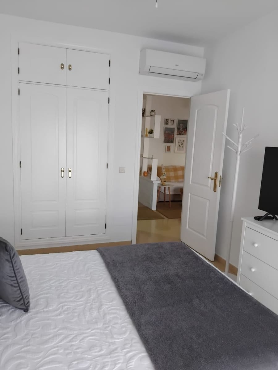 3 bedroom Apartment for sale in San Luis de Sabinillas with pool - € 291,000 (Ref: 9551034)