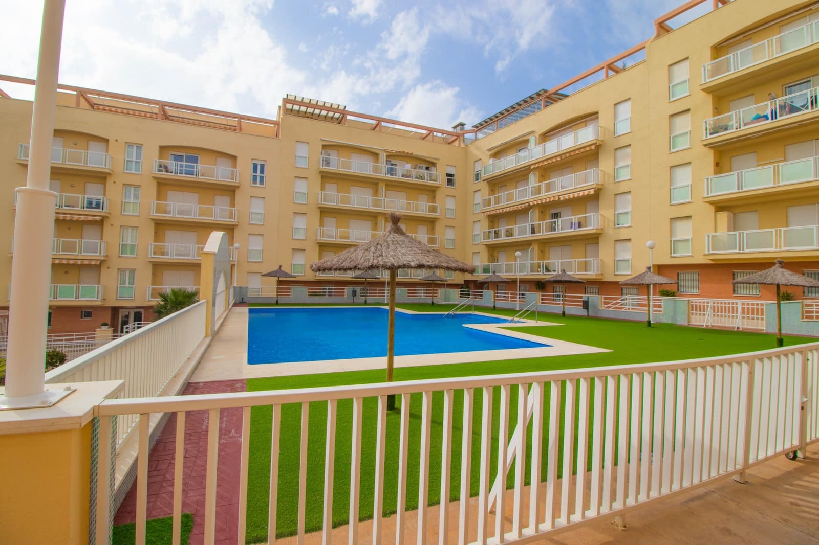 3 bedroom Apartment for sale in San Luis de Sabinillas with pool - € 291,000 (Ref: 9551034)