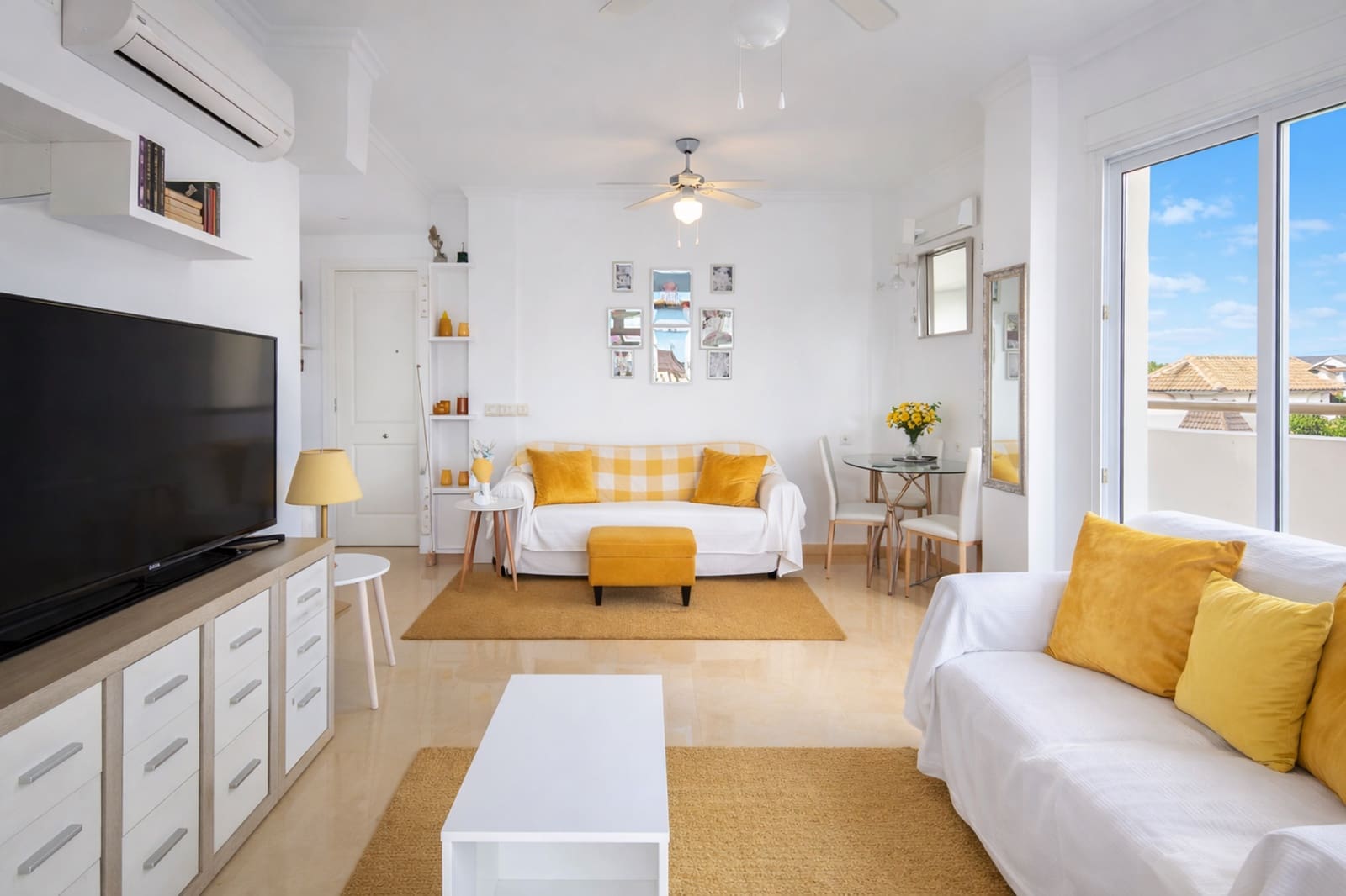 3 bedroom Apartment for sale in San Luis de Sabinillas with pool - € 291,000 (Ref: 9551034)