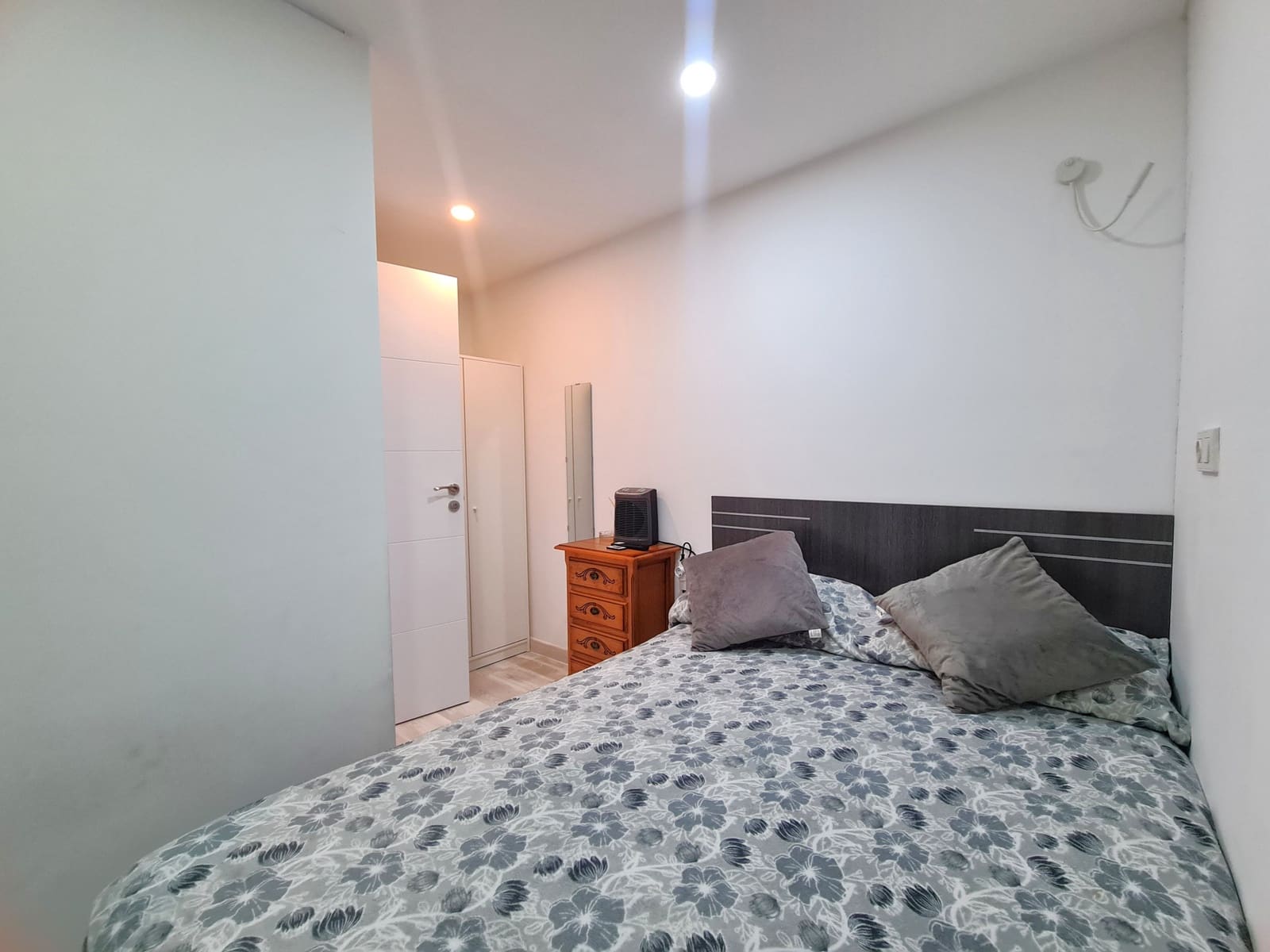 2 Zimmer Apartment zu verkaufen in Estepona mit Pool Garage - 325.000 € (Ref: 9551036)