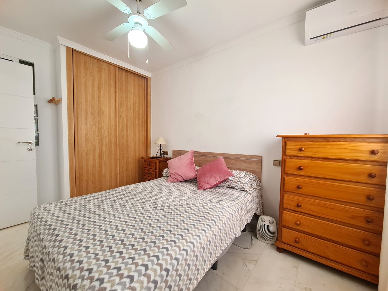 2 Zimmer Apartment zu verkaufen in Estepona mit Pool Garage - 325.000 € (Ref: 9551036)