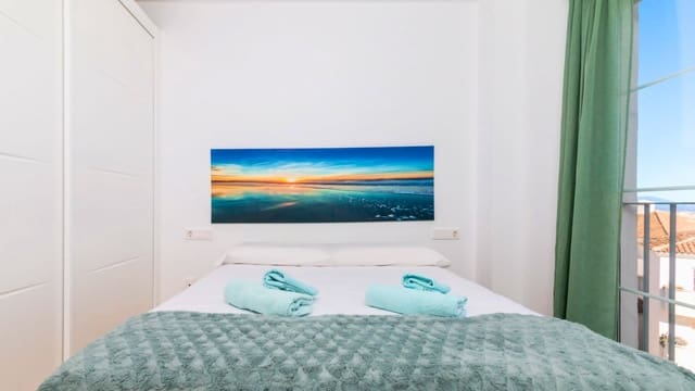 2 soveværelse Penthouse til salg i La Duquesa / Puerto de la Duquesa, Manilva med swimmingpool garage - € 265.000 (Ref: 9570800)