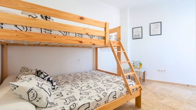 2 soveværelse Penthouse til salg i La Duquesa / Puerto de la Duquesa, Manilva med swimmingpool garage - € 265.000 (Ref: 9570800)