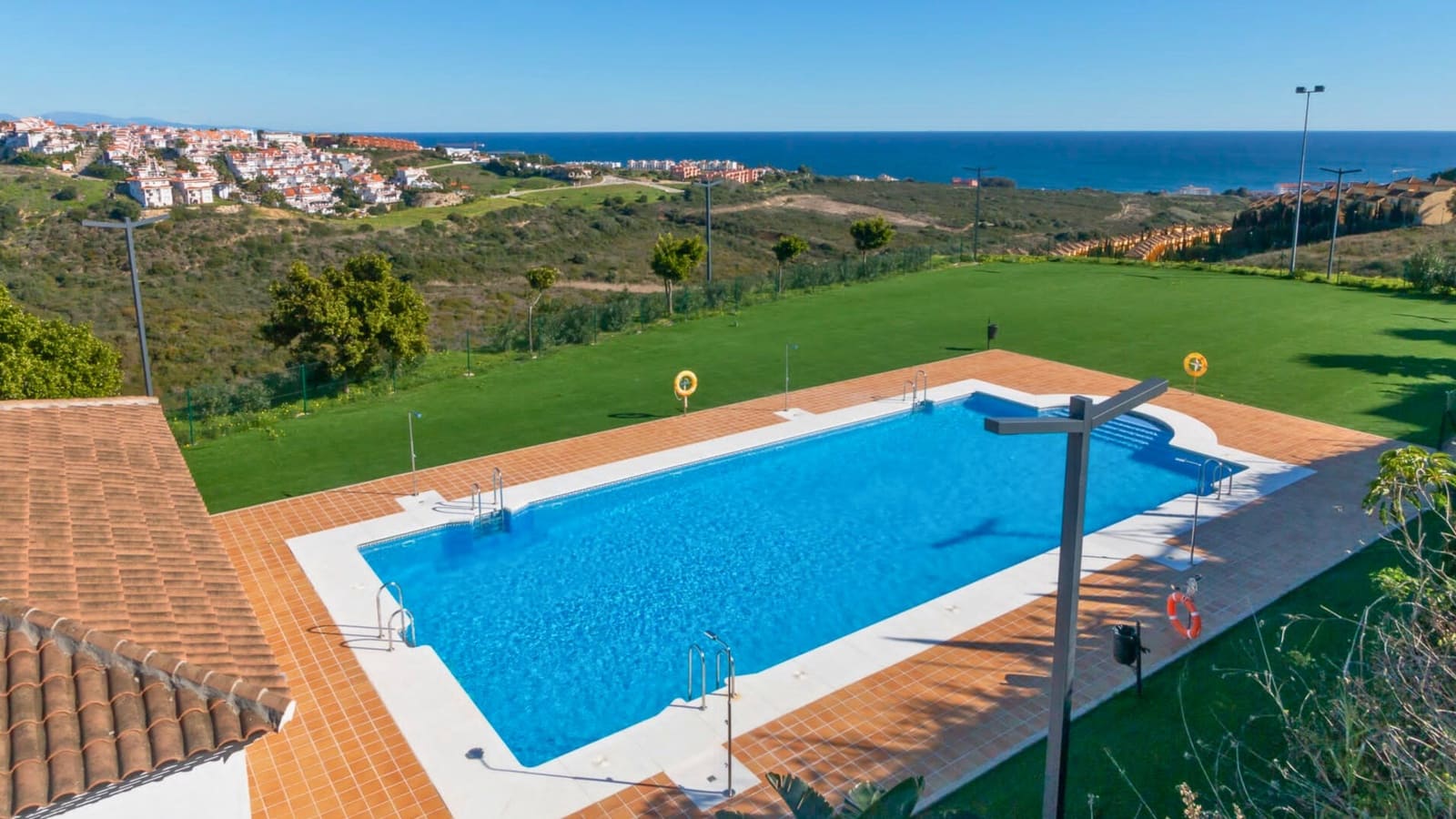 2 soveværelse Penthouse til salg i La Duquesa / Puerto de la Duquesa med swimmingpool garage - € 265.000 (Ref: 9570800)