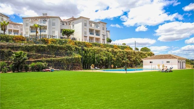 2 soveværelse Penthouse til salg i La Duquesa / Puerto de la Duquesa, Manilva med swimmingpool garage - € 265.000 (Ref: 9570800)