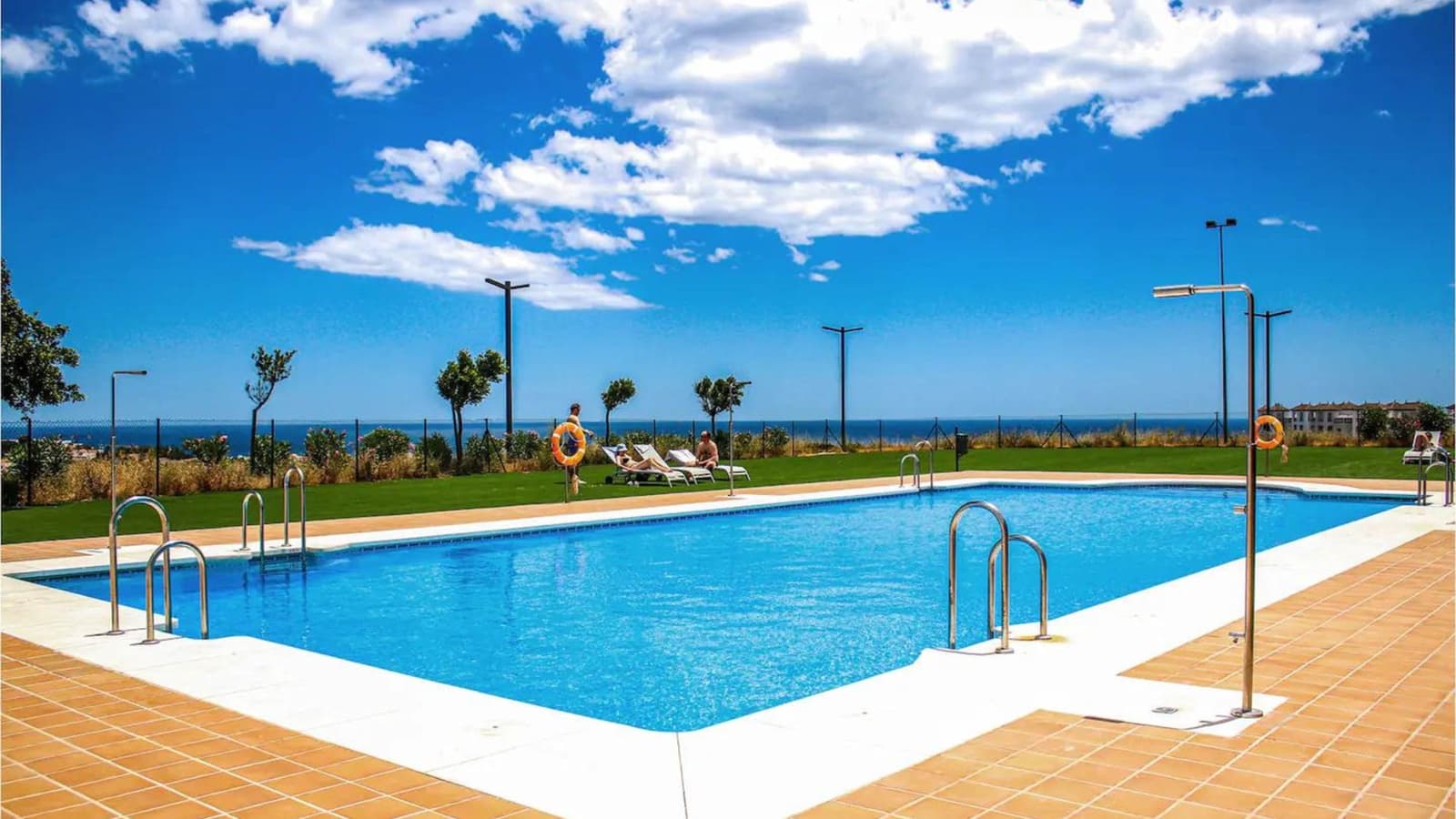 2 bedroom Penthouse for sale in La Duquesa / Puerto de la Duquesa with pool garage - € 265,000 (Ref: 9570800)