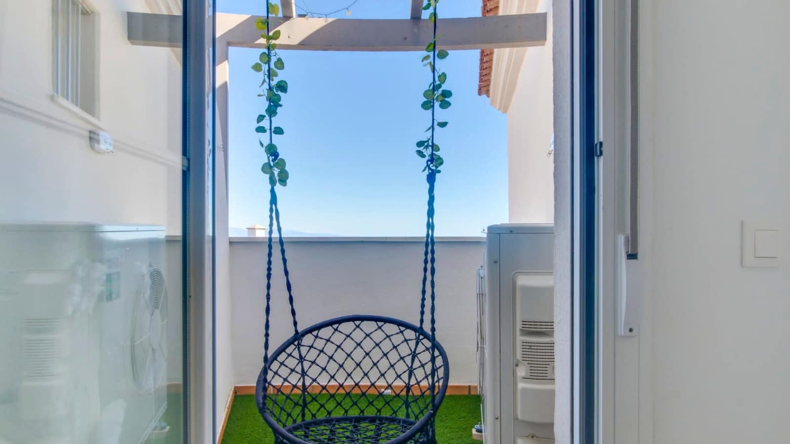 2 bedroom Penthouse for sale in La Duquesa / Puerto de la Duquesa with pool garage - € 265,000 (Ref: 9570800)
