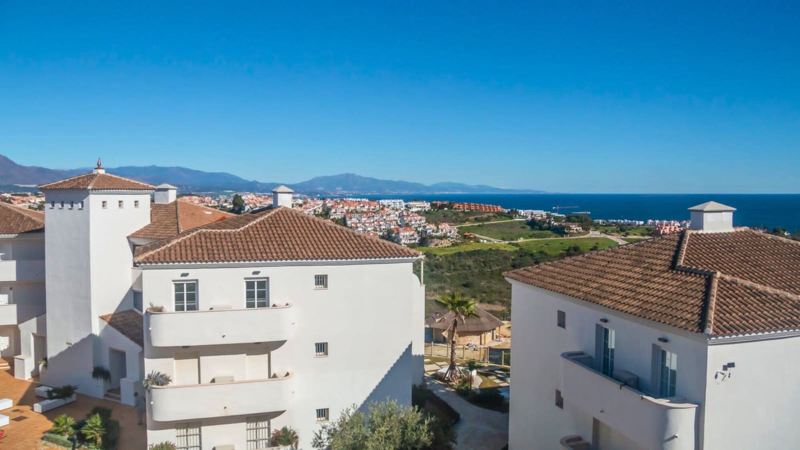 2 bedroom Penthouse for sale in La Duquesa / Puerto de la Duquesa with pool garage - € 265,000 (Ref: 9570800)