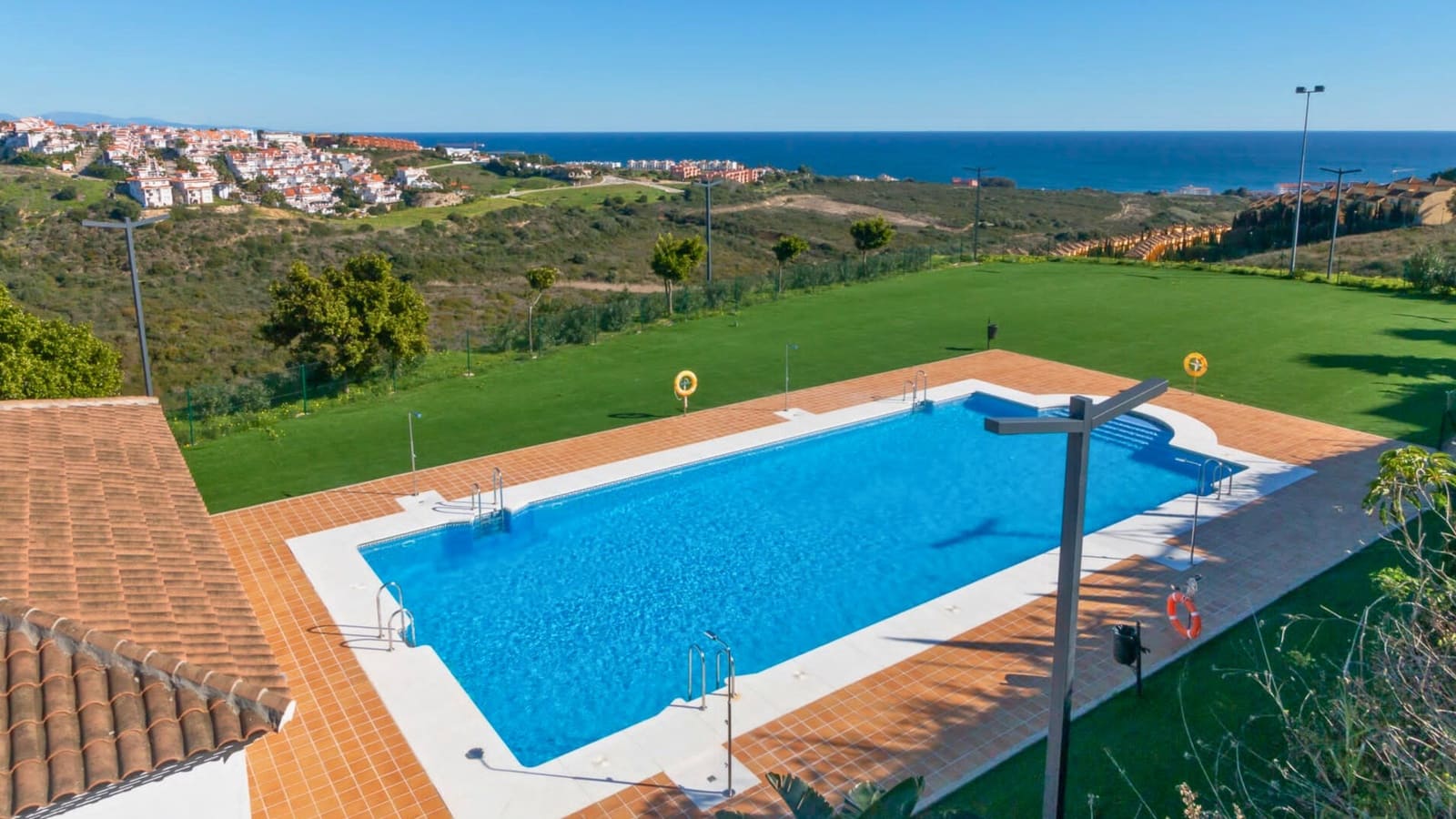 2 bedroom Penthouse for sale in La Duquesa / Puerto de la Duquesa with pool garage - € 265,000 (Ref: 9570800)