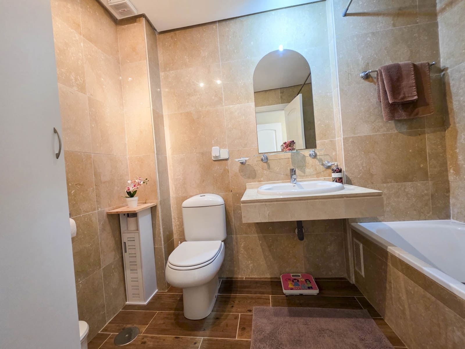 2 slaapkamer Appartement te koop in La Duquesa / Puerto de la Duquesa met zwembad garage - € 369.000 (Ref: 9594775)