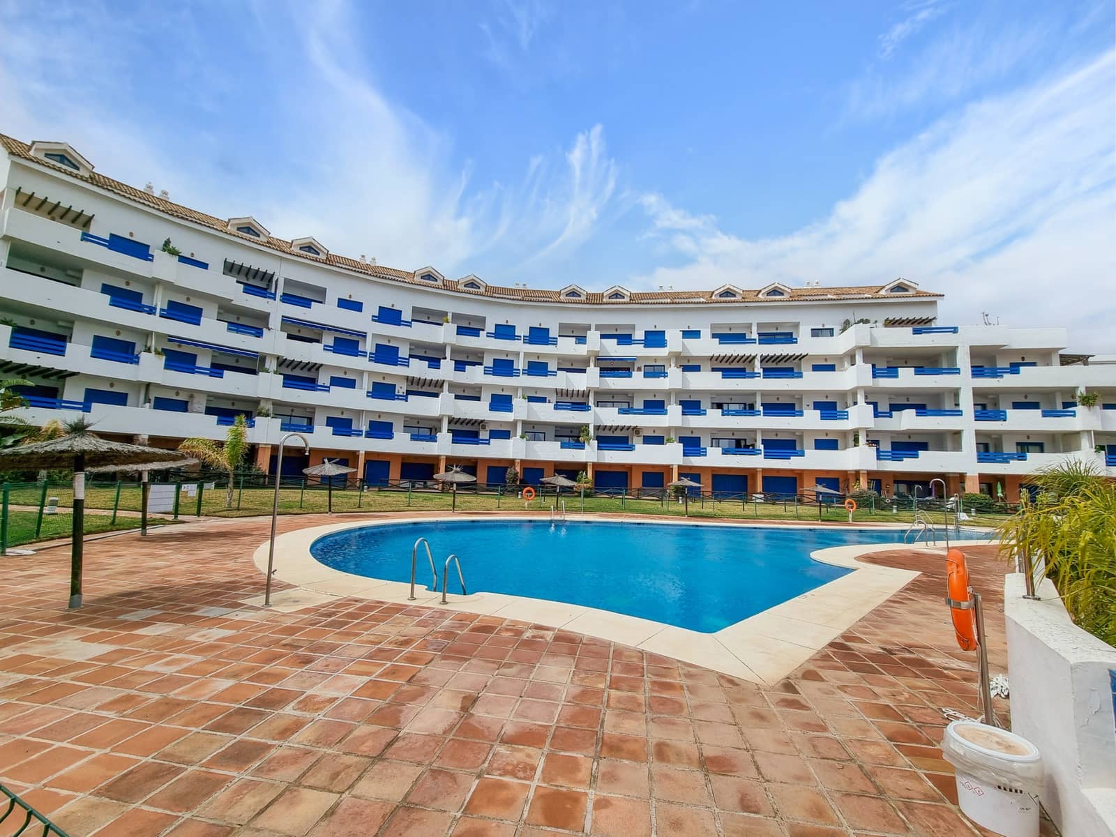 2 slaapkamer Appartement te koop in La Duquesa / Puerto de la Duquesa met zwembad garage - € 369.000 (Ref: 9594775)