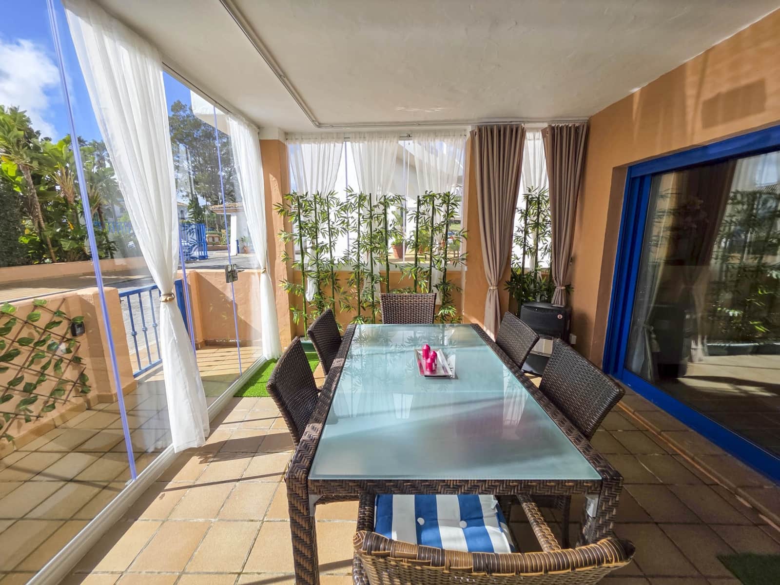 2 slaapkamer Appartement te koop in La Duquesa / Puerto de la Duquesa met zwembad garage - € 369.000 (Ref: 9594775)