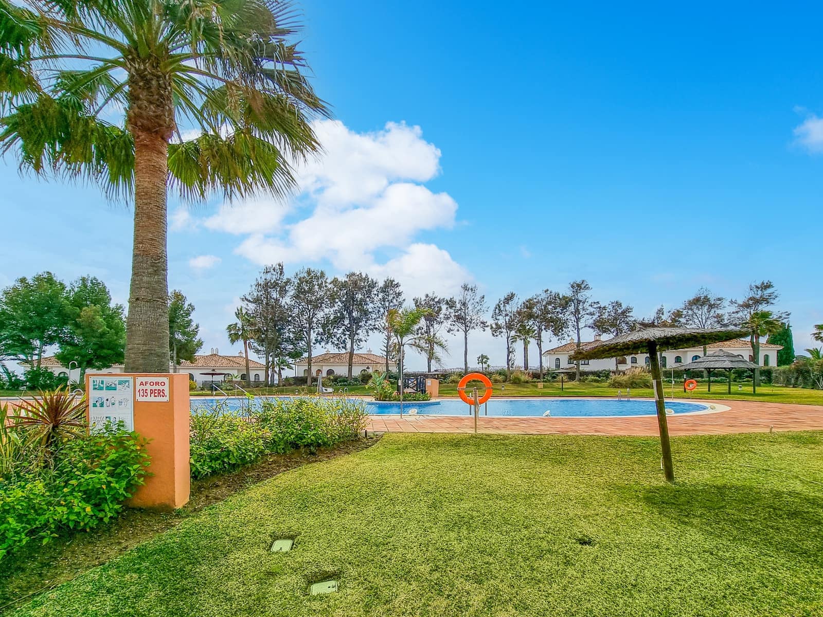 2 slaapkamer Appartement te koop in La Duquesa / Puerto de la Duquesa met zwembad garage - € 369.000 (Ref: 9594775)