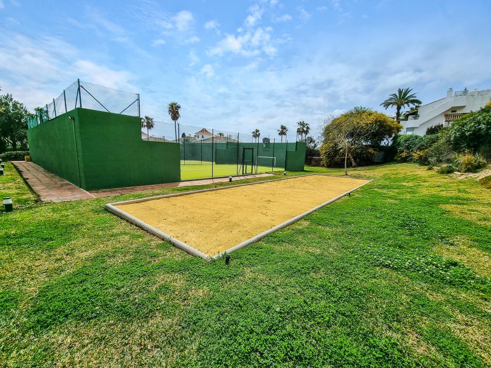 2 slaapkamer Appartement te koop in La Duquesa / Puerto de la Duquesa met zwembad garage - € 369.000 (Ref: 9594775)