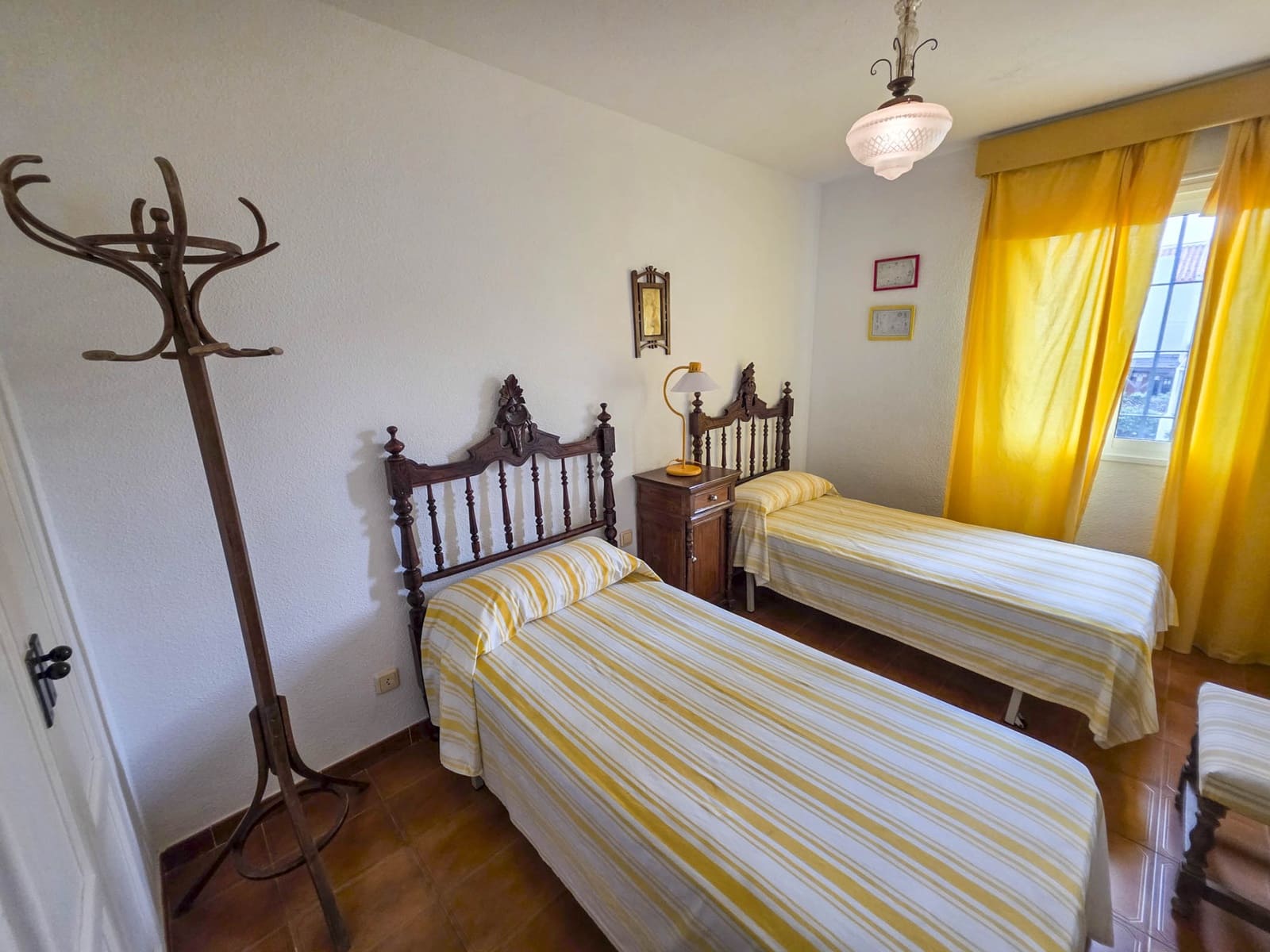 5 bedroom Townhouse for sale in Casares with pool - € 650,000 (Ref: 9647847)
