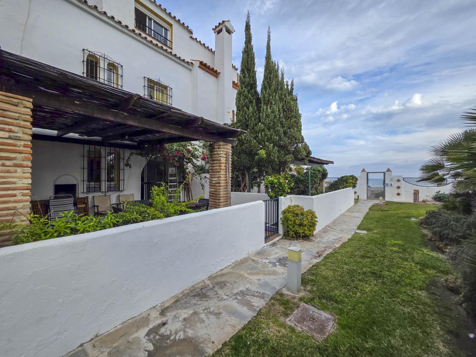 5 bedroom Townhouse for sale in Casares with pool - € 650,000 (Ref: 9647847)