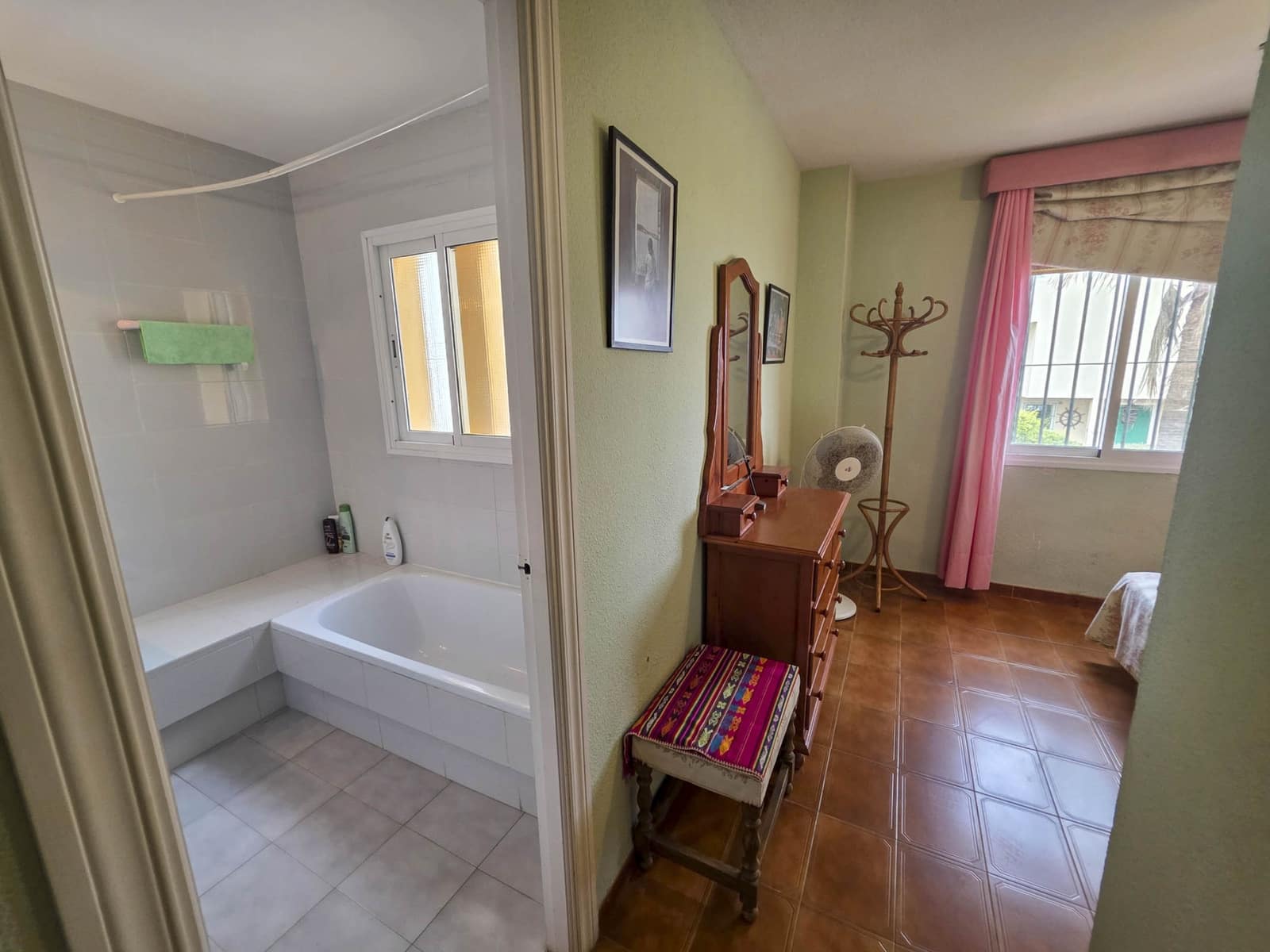 5 bedroom Townhouse for sale in Casares with pool - € 650,000 (Ref: 9647847)