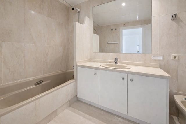 2 makuuhuone Huoneisto myytävänä paikassa Estepona mukana uima-altaan 
autotalli - 349 900 € (Ref: 9658433)