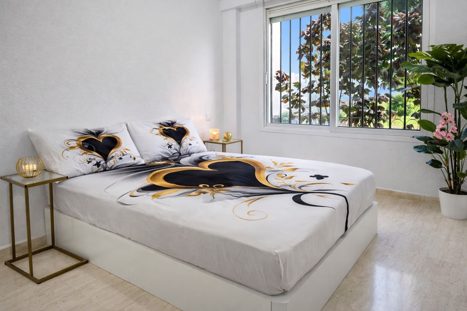 2 bedroom Apartment for sale in Estepona with pool garage - € 349,900 (Ref: 9658433)