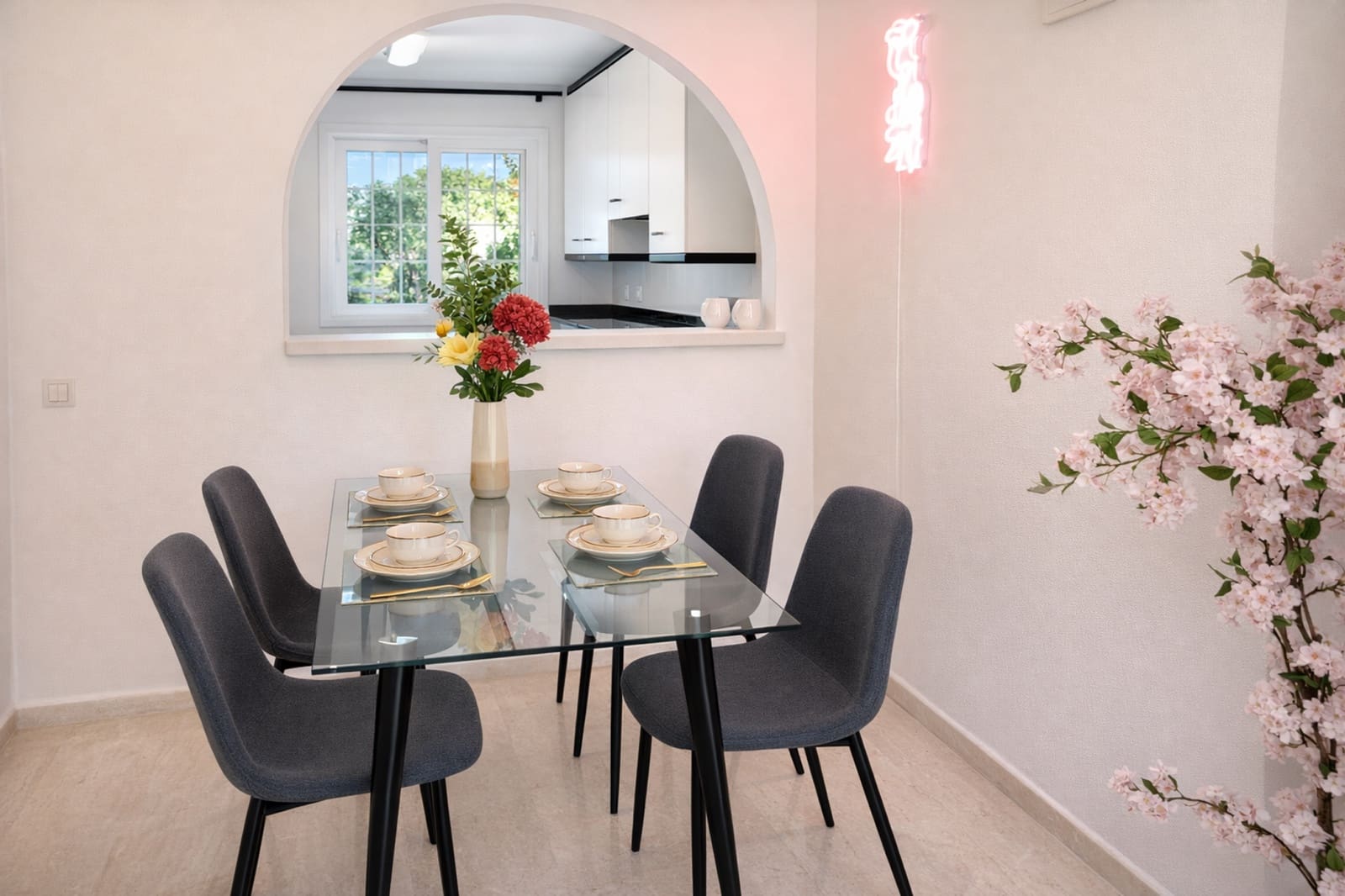 2 bedroom Apartment for sale in Estepona with pool garage - € 349,900 (Ref: 9658433)