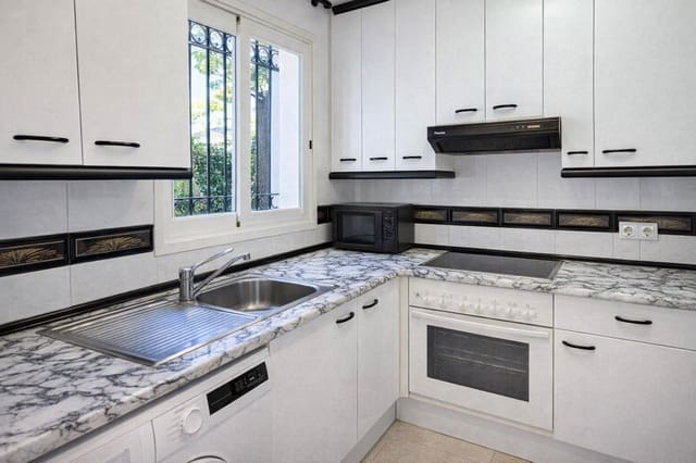 2 makuuhuone Huoneisto myytävänä paikassa Estepona mukana uima-altaan 
autotalli - 349 900 € (Ref: 9658433)