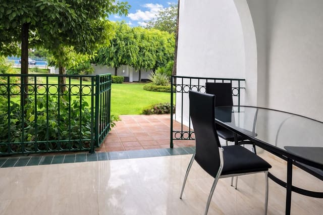 2 makuuhuone Huoneisto myytävänä paikassa Estepona mukana uima-altaan 
autotalli - 349 900 € (Ref: 9658433)