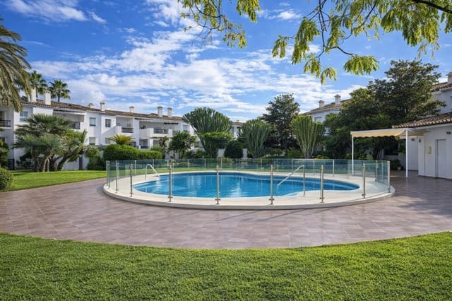 2 makuuhuone Huoneisto myytävänä paikassa Estepona mukana uima-altaan 
autotalli - 349 900 € (Ref: 9658433)