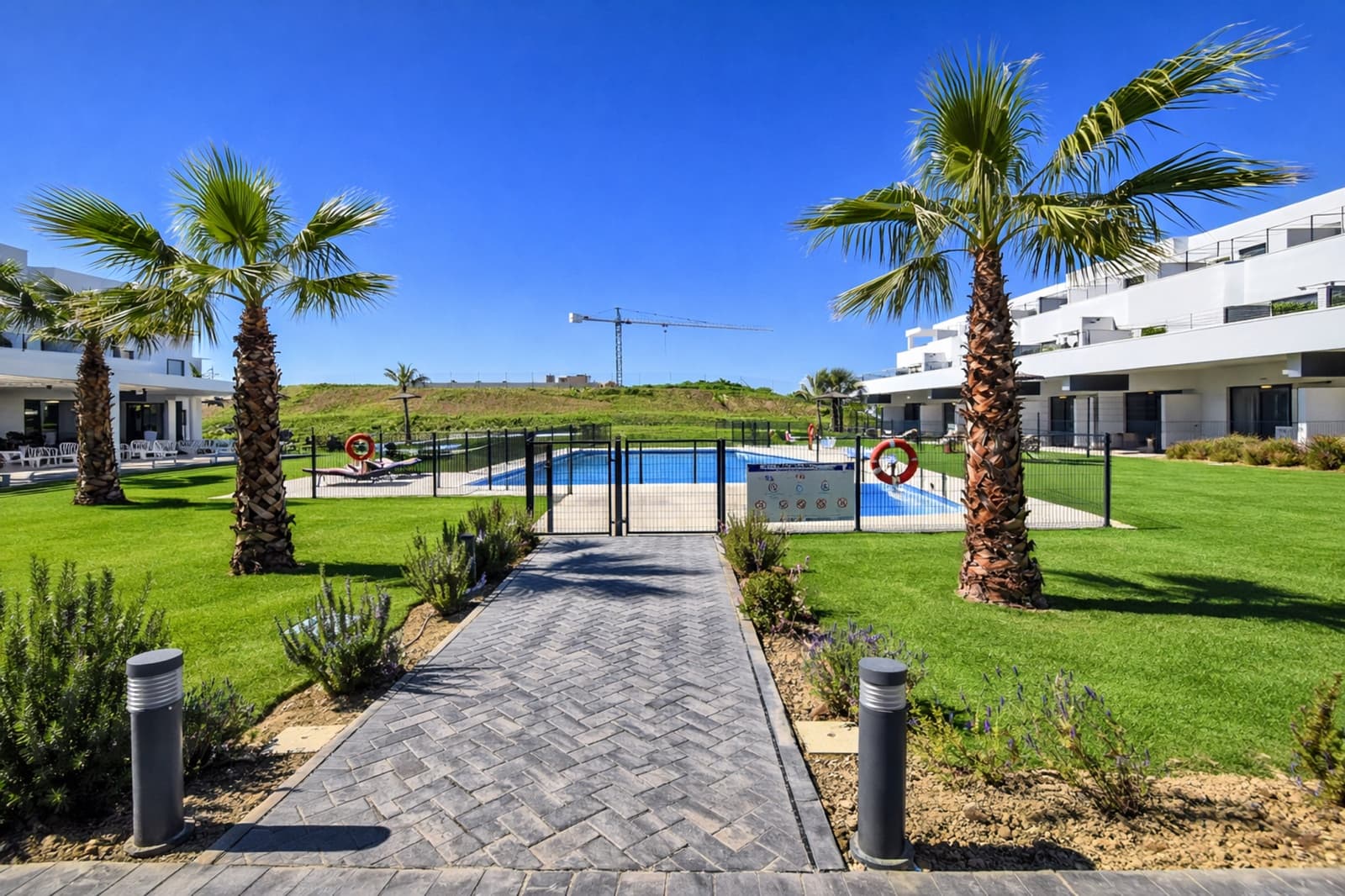 3 chambre Appartement à vendre à Estepona avec piscine garage - 479 000 € (Ref: 9679581)