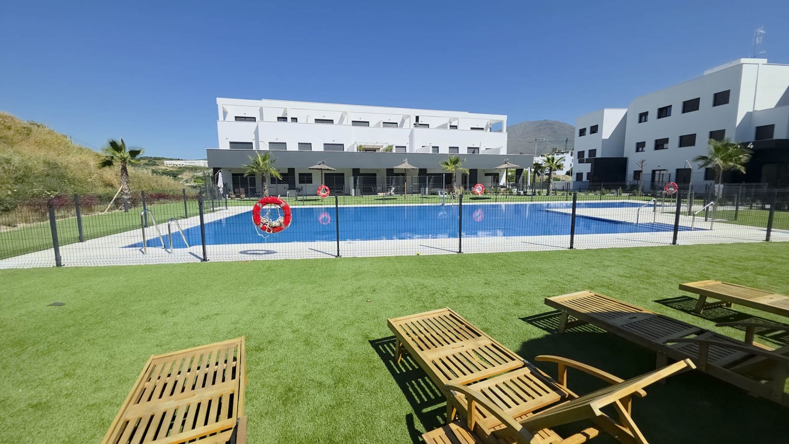 3 chambre Appartement à vendre à Estepona avec piscine garage - 479 000 € (Ref: 9679581)