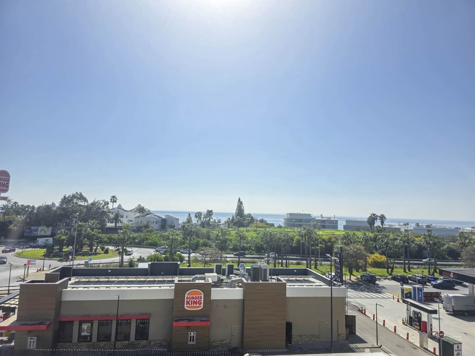 3 chambre Appartement à vendre à Estepona avec piscine garage - 479 000 € (Ref: 9679581)