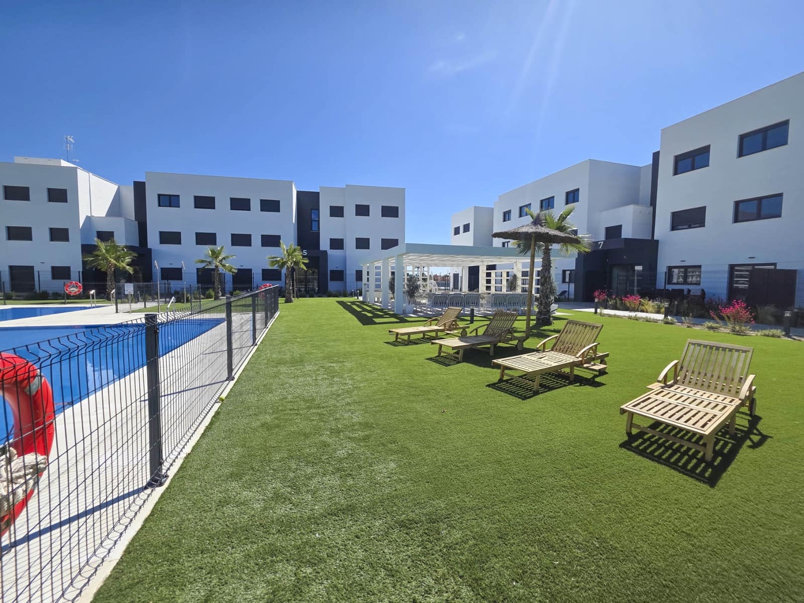 3 Zimmer Apartment zu verkaufen in Estepona mit Pool Garage - 439.000 € (Ref: 9679581)