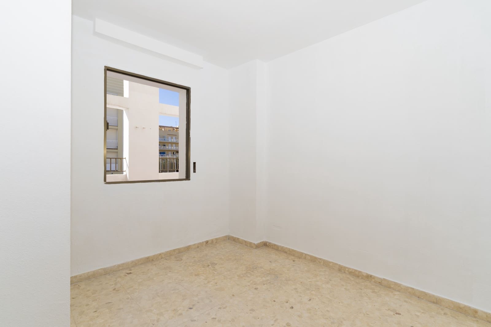 4 makuuhuone Huoneisto myytävänä paikassa San Luis de Sabinillas - 329 000 € (Ref: 9679582)