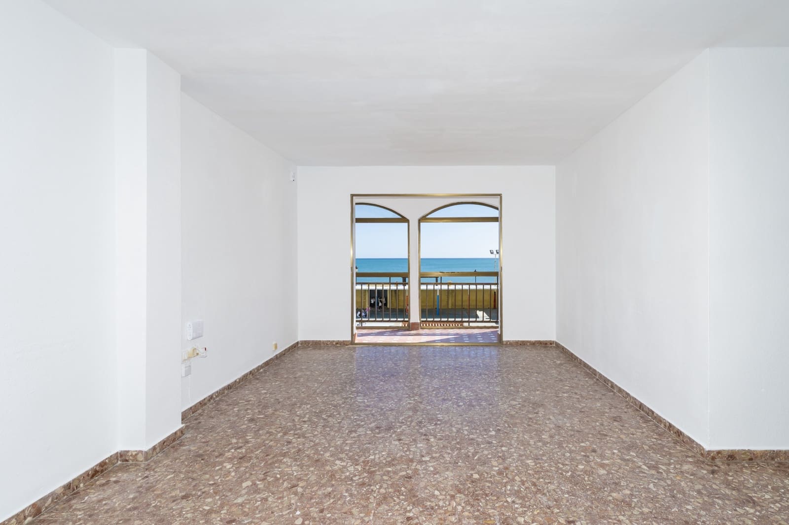 4 makuuhuone Huoneisto myytävänä paikassa San Luis de Sabinillas - 329 000 € (Ref: 9679582)