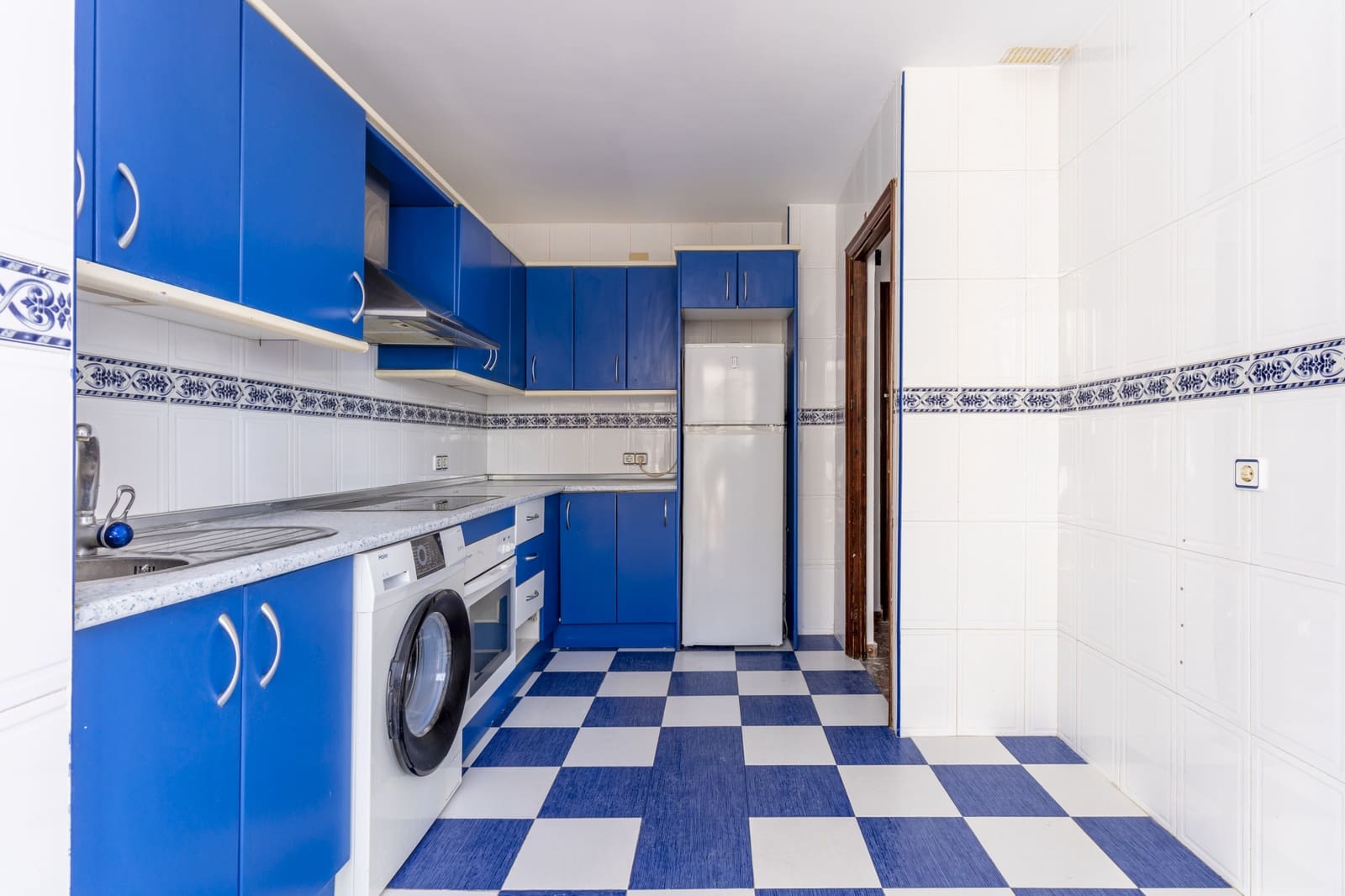 4 makuuhuone Huoneisto myytävänä paikassa San Luis de Sabinillas - 329 000 € (Ref: 9679582)