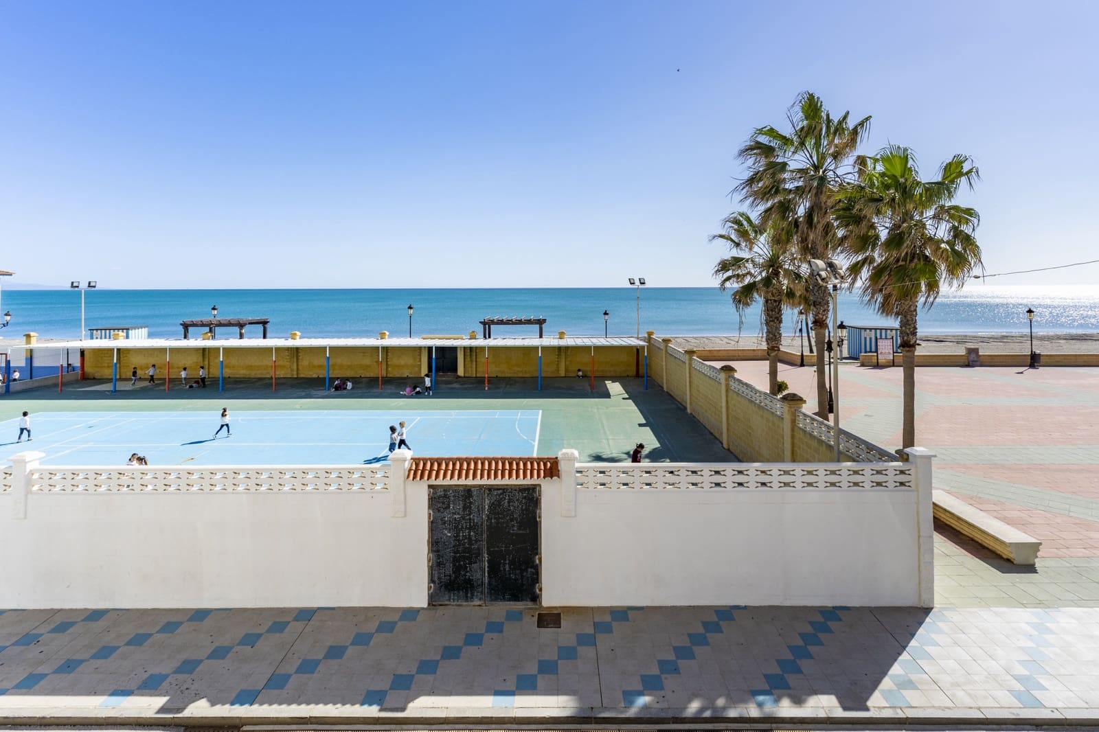 4 makuuhuone Huoneisto myytävänä paikassa San Luis de Sabinillas - 329 000 € (Ref: 9679582)