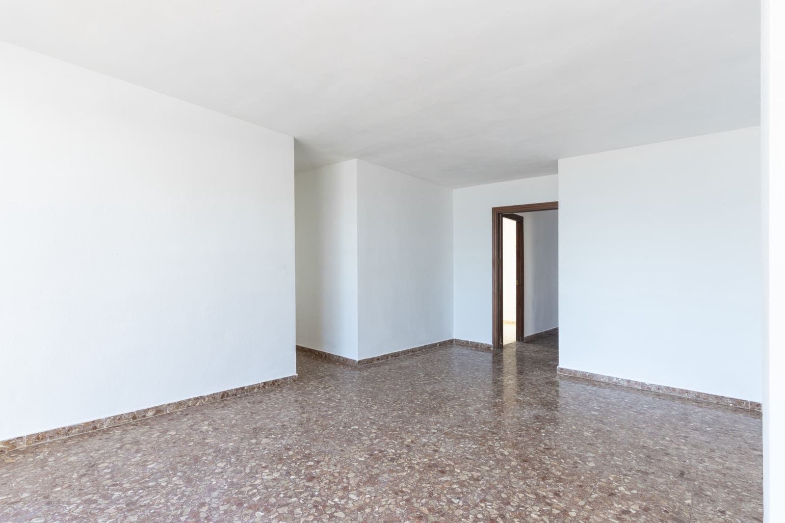 4 Zimmer Apartment zu verkaufen in San Luis de Sabinillas - 299.000 € (Ref: 9679582)