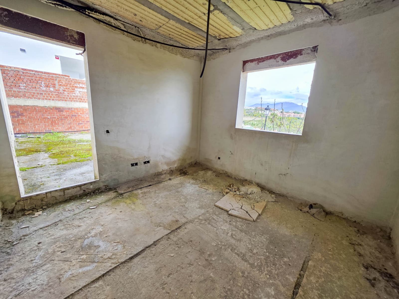 4 quarto Moradia Geminada para venda em La Duquesa / Puerto de la Duquesa com garagem - 395 000 € (Ref: 9686195)