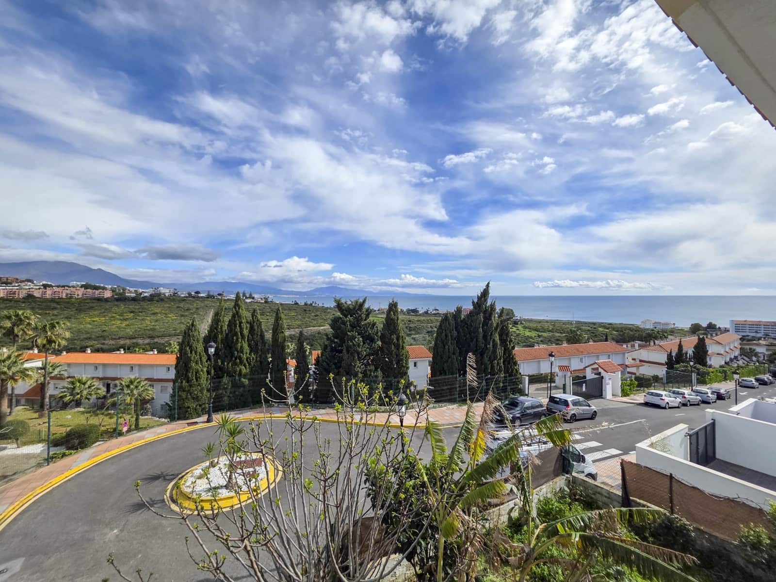 4 quarto Moradia Geminada para venda em La Duquesa / Puerto de la Duquesa com garagem - 395 000 € (Ref: 9686195)