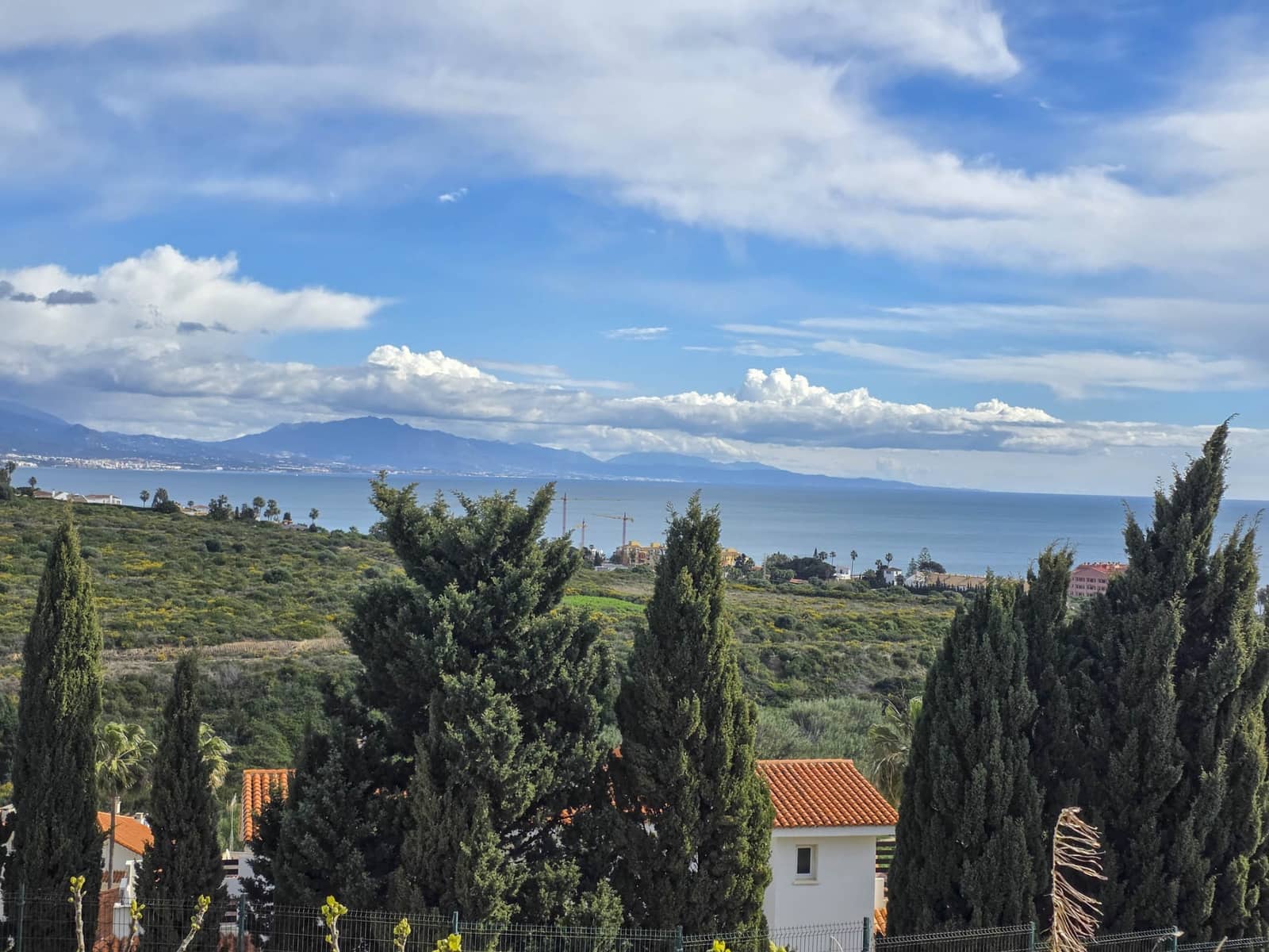 4 quarto Moradia Geminada para venda em La Duquesa / Puerto de la Duquesa com garagem - 395 000 € (Ref: 9686195)