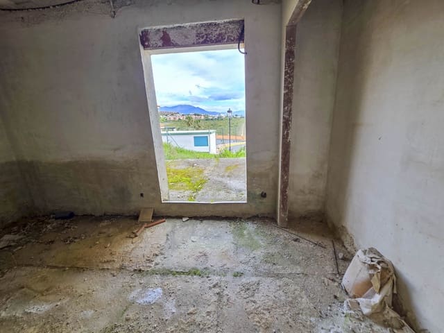 4 sovrum Semi-fristående Villa till salu i La Duquesa / Puerto de la Duquesa, Manilva med garage - 360 000 € (Ref: 9686195)