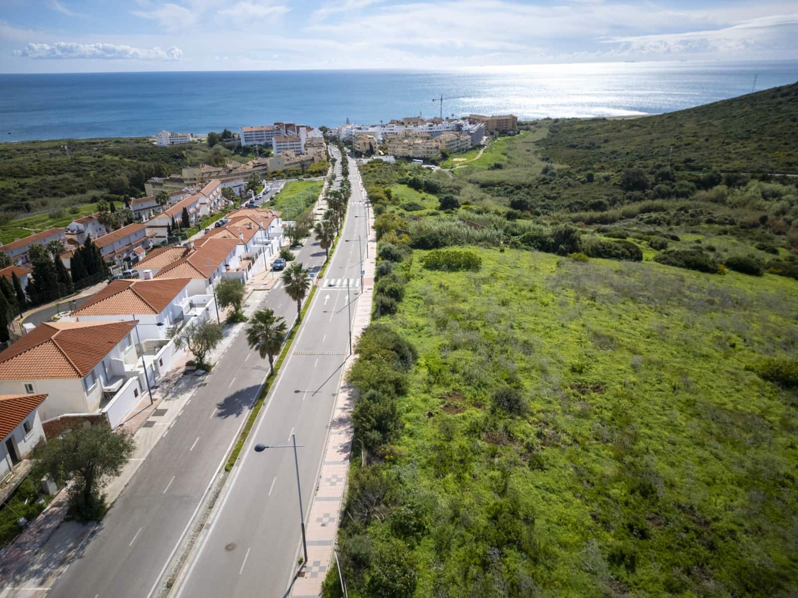 4 bedroom Semi-detached Villa for sale in La Duquesa / Puerto de la Duquesa with garage - € 360,000 (Ref: 9686195)