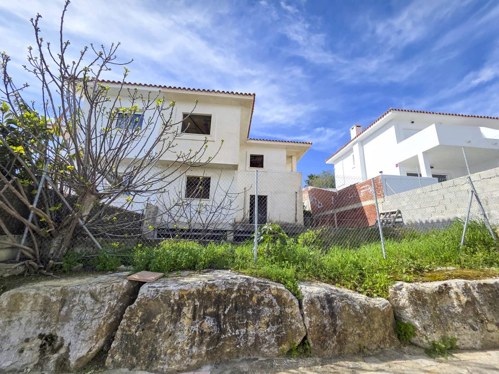 4 bedroom Semi-detached Villa for sale in La Duquesa / Puerto de la Duquesa with garage - € 360,000 (Ref: 9686195)