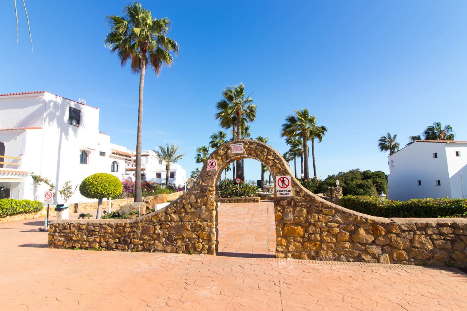 2 Zimmer Haus zu verkaufen in La Duquesa / Puerto de la Duquesa mit Pool - 265.000 € (Ref: 9721411)