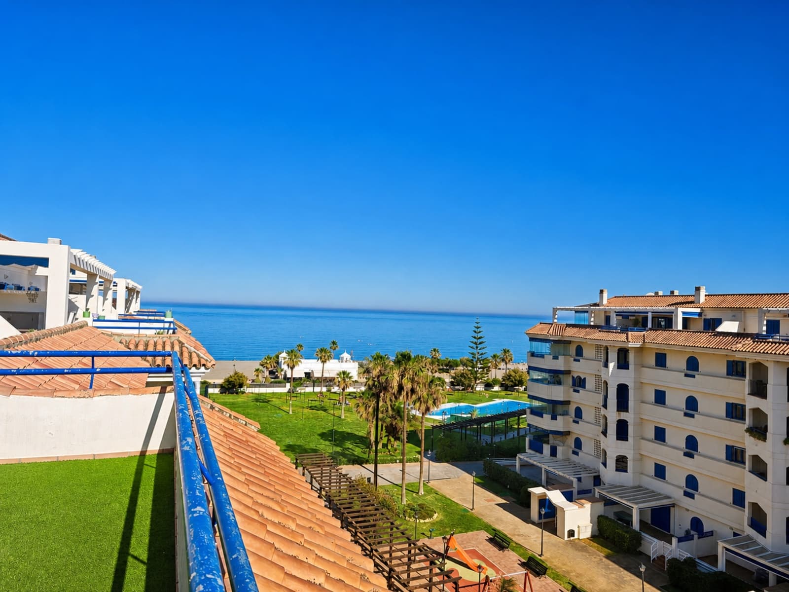 1 chambre Penthouse à vendre à San Luis de Sabinillas avec piscine garage - 325 000 € (Ref: 9721413)