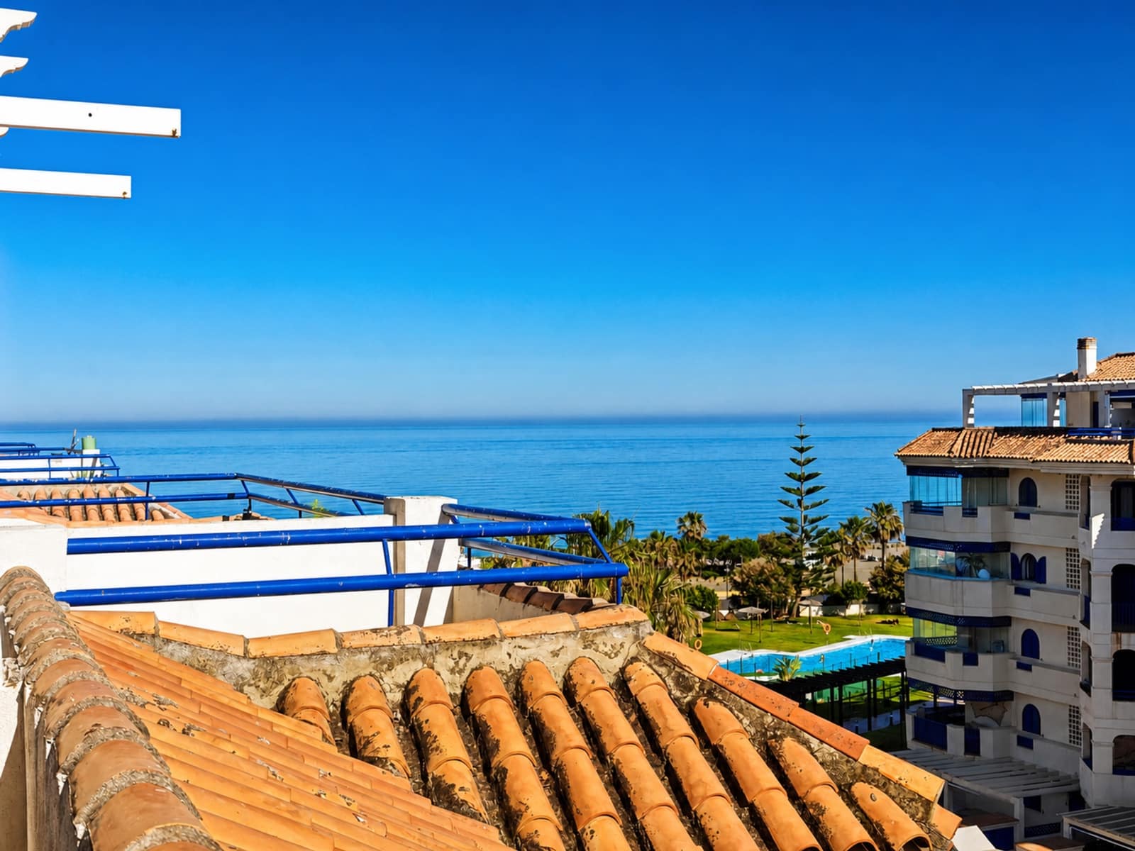 1 chambre Penthouse à vendre à San Luis de Sabinillas avec piscine garage - 325 000 € (Ref: 9721413)