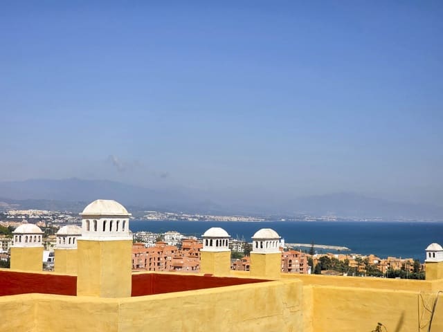 3 quarto Apartamento para venda em La Duquesa / Puerto de la Duquesa, Manilva com piscina garagem - 375 000 € (Ref: 9726436)