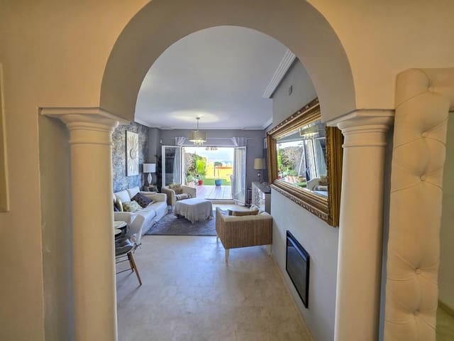 3 quarto Apartamento para venda em La Duquesa / Puerto de la Duquesa, Manilva com piscina garagem - 375 000 € (Ref: 9726436)