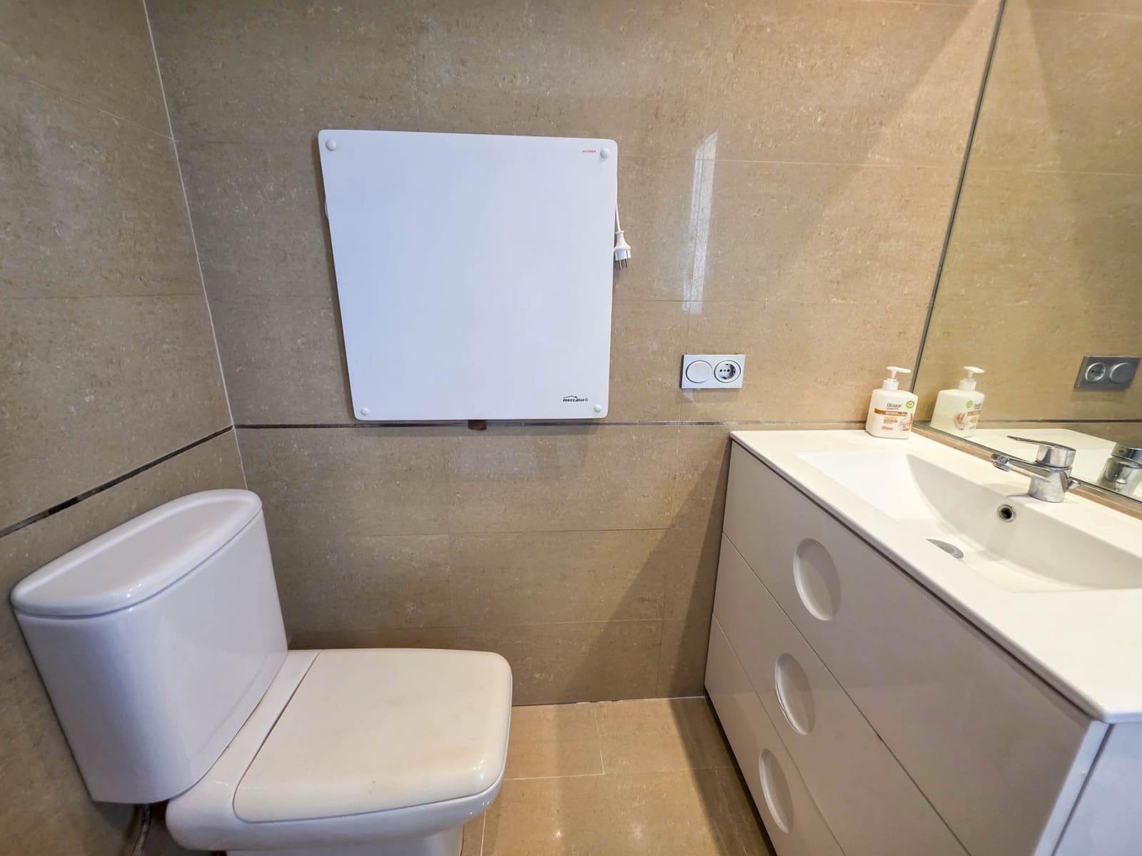 3 bedroom Apartment for sale in La Duquesa / Puerto de la Duquesa with pool garage - € 375,000 (Ref: 9726436)