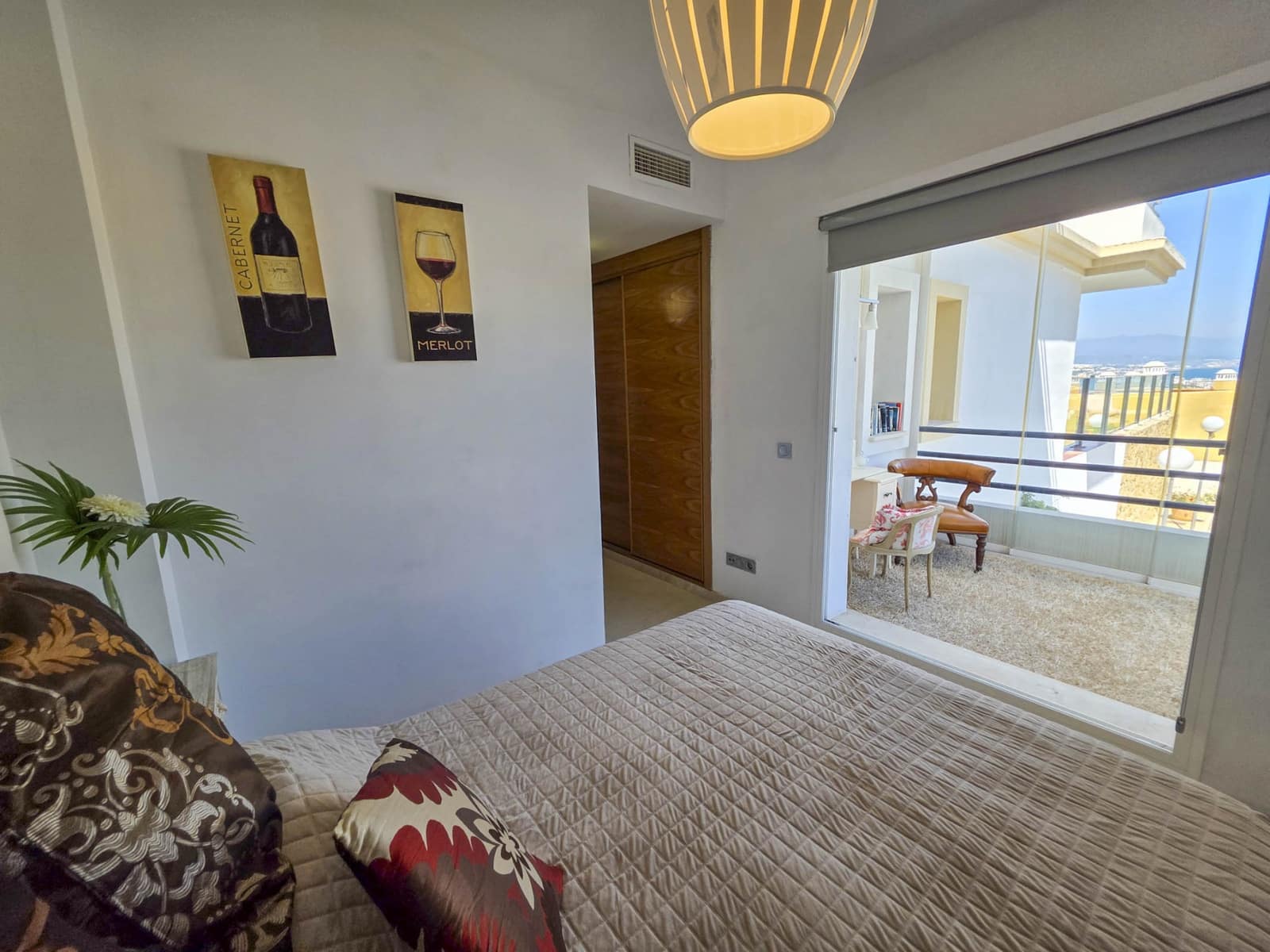 3 bedroom Apartment for sale in La Duquesa / Puerto de la Duquesa with pool garage - € 375,000 (Ref: 9726436)